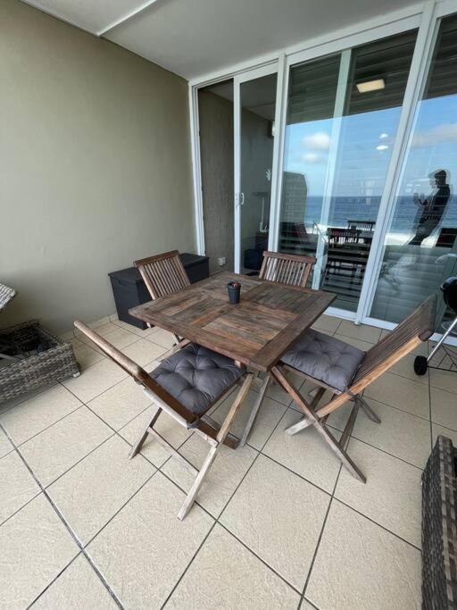Apartment Modern And Stylish Pad With Stunning Ocean View