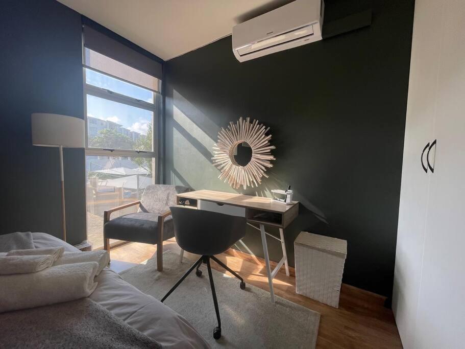 Modern And Stylish Pad With Stunning Ocean View Apartment *