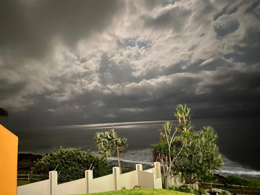 Modern And Stylish Pad With Stunning Ocean View Apartment *