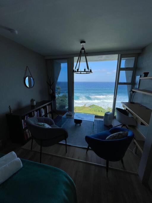 Apartment Modern And Stylish Pad With Stunning Ocean View *