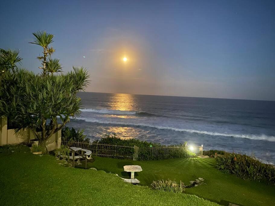 Modern And Stylish Pad With Stunning Ocean View Apartment